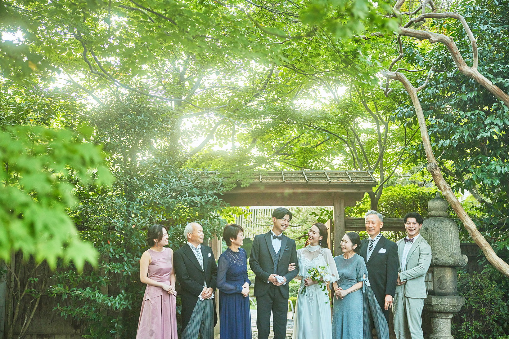 【平日限定:挙式フォトプラン】ご家族や親しい方に囲まれた結婚式を叶える (豪華特典付)